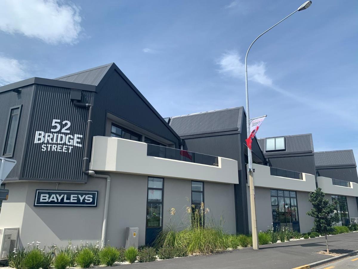 Seaduction Luxury Napier